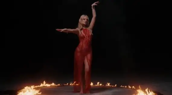 Assista ao novo clipe, "Ya Halmi", com a letra e a tradução!