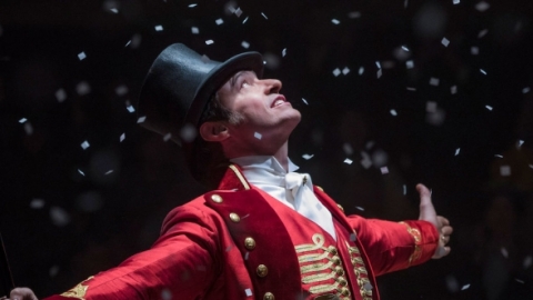 Trilha de "O Rei do Show" iguala Ed Sheeran em número de semanas no topo da parada britânica