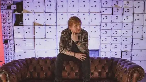 Ed Sheeran lança clipe para "Nothing On You", single em parceria com Paulo Londra e Dave. Veja!