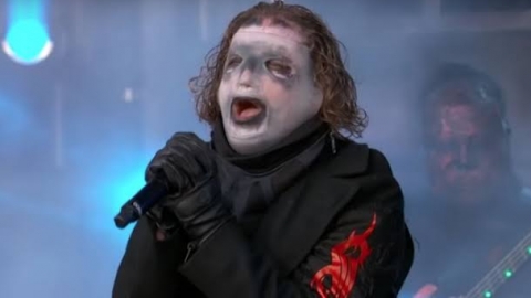 Corey Taylor fala sobre estar sóbrio há 10 anos: "Lutei contra a bebida durante um bom tempo"