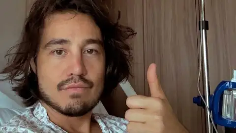 Tiago Iorc é internado às pressas após crise de hérnia cervical