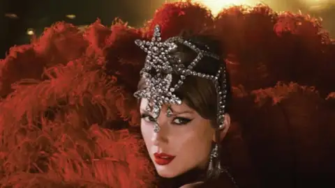 Taylor Swift conquista seu 15&ordm; álbum número 1 nos EUA: &ldquo;Vou guardar esse sentimento para sempre"