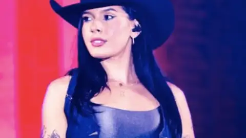 Ana Castela reage a post de taróloga que sugere que ela gosta de mulheres